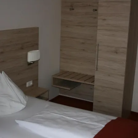 Gasthaus-pension Schwarzer Graf ゲストハウス ヴィンディッシュガルシュテン